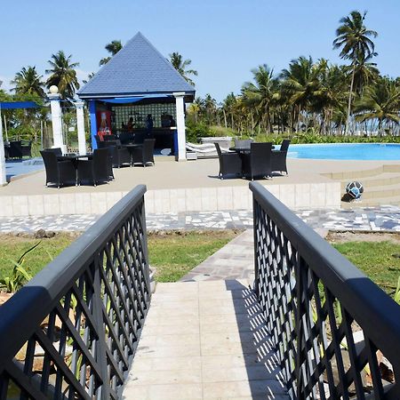 Blue Diamond Beach Resort Apam ภายนอก รูปภาพ