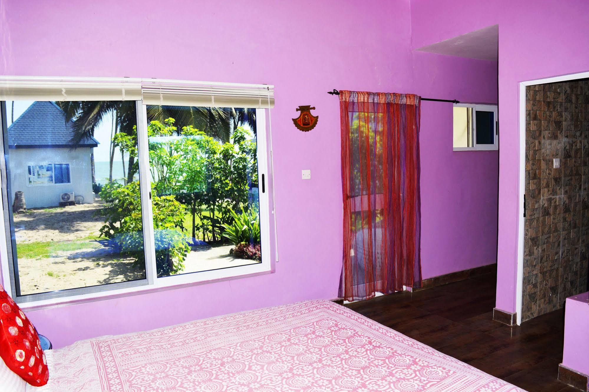 Blue Diamond Beach Resort Apam ภายนอก รูปภาพ