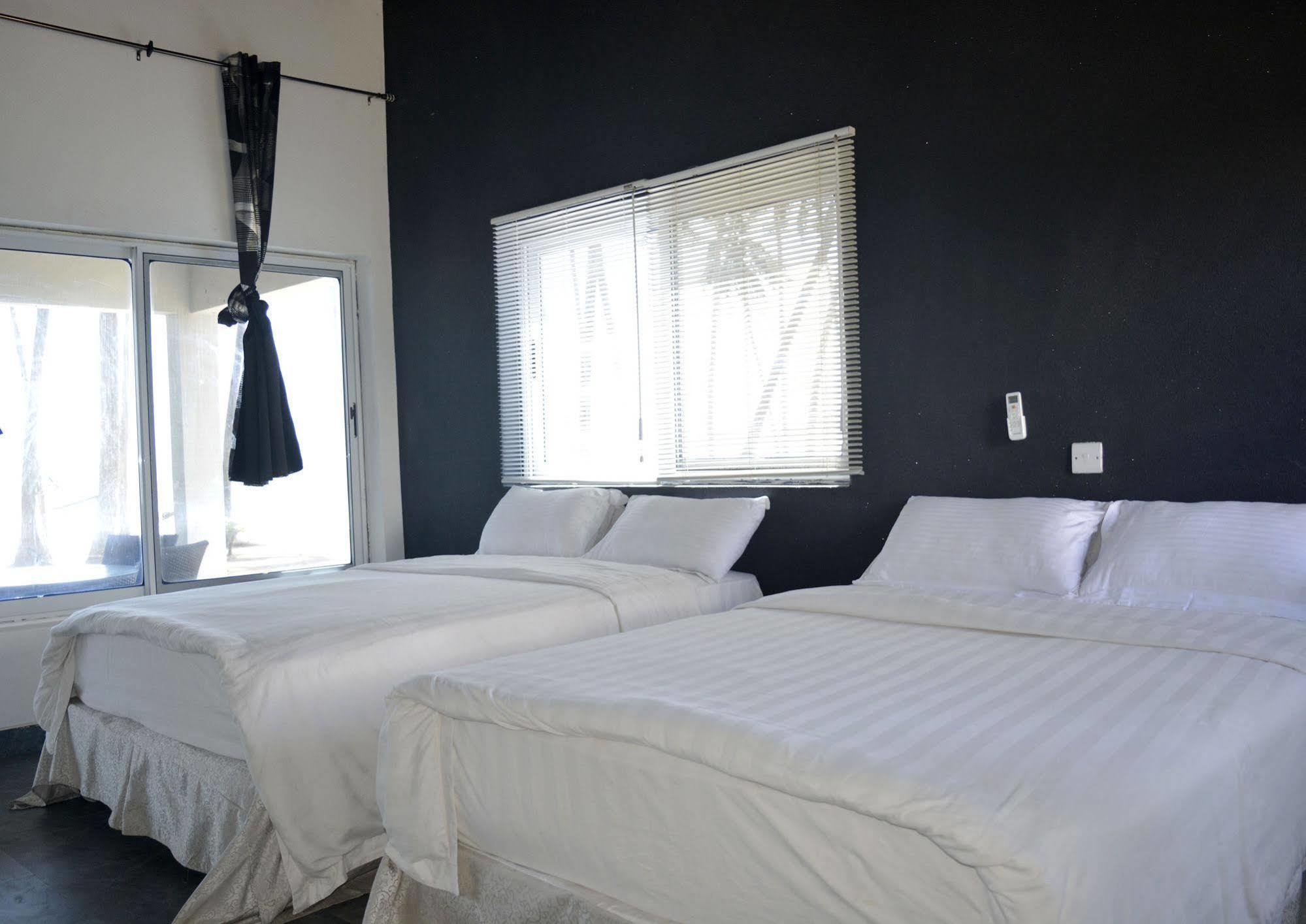 Blue Diamond Beach Resort Apam ภายนอก รูปภาพ