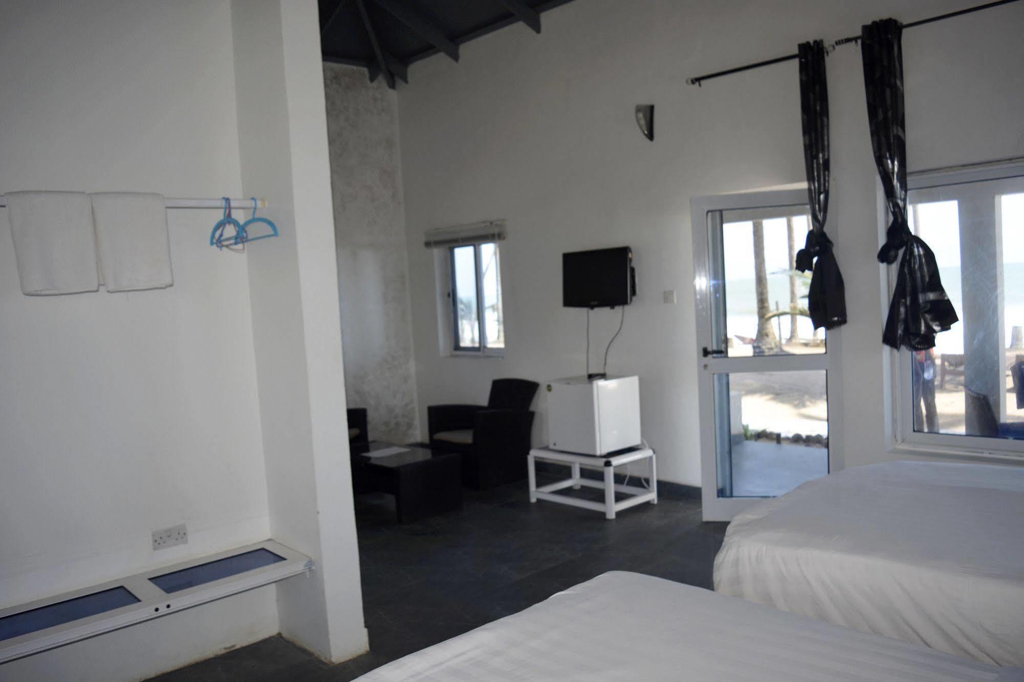 Blue Diamond Beach Resort Apam ภายนอก รูปภาพ