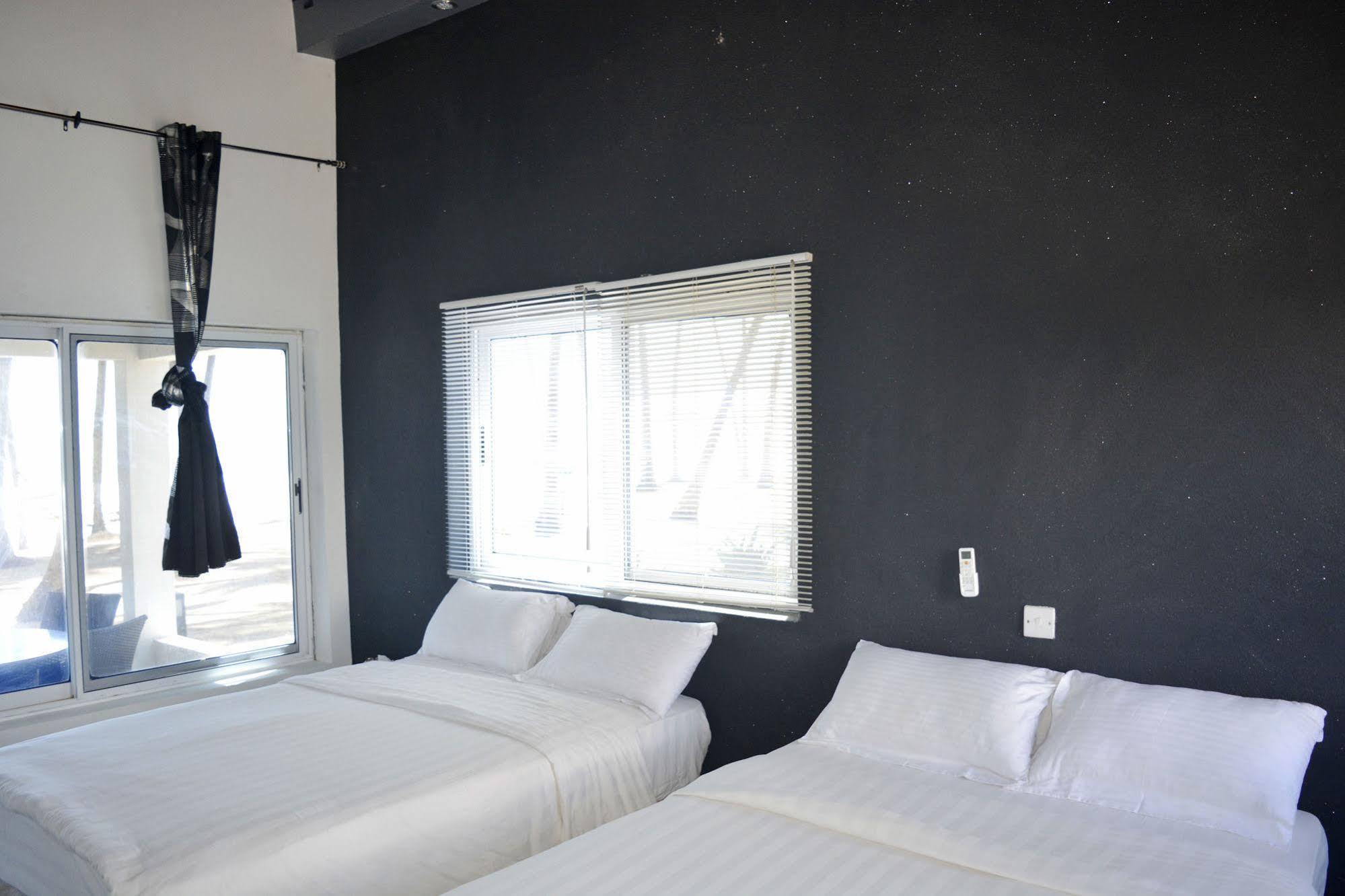 Blue Diamond Beach Resort Apam ภายนอก รูปภาพ