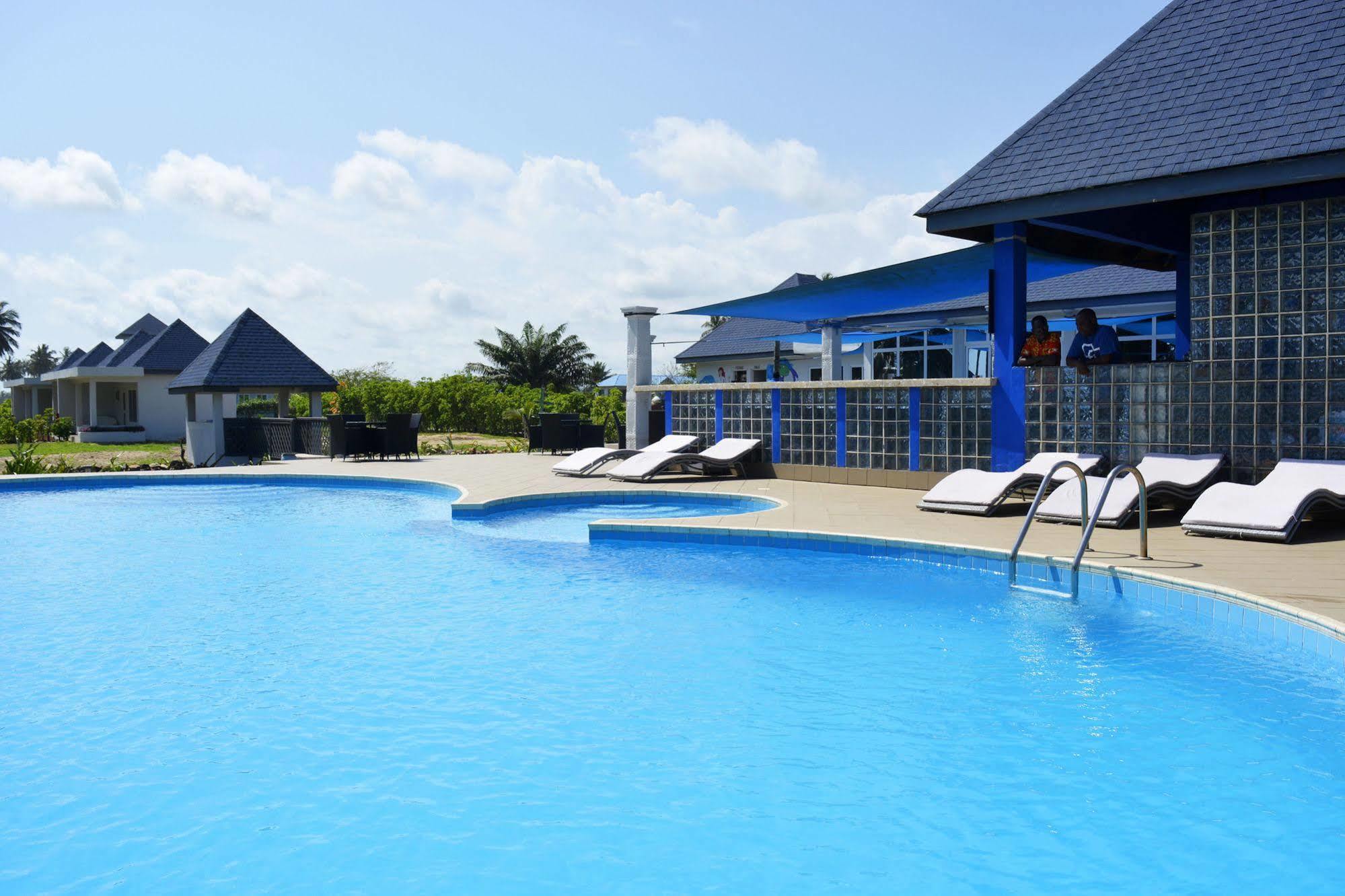 Blue Diamond Beach Resort Apam ภายนอก รูปภาพ